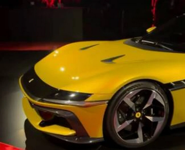 Nuova Ferrari 12Cilindri Spider: l'effetto in tinta gialla | Video