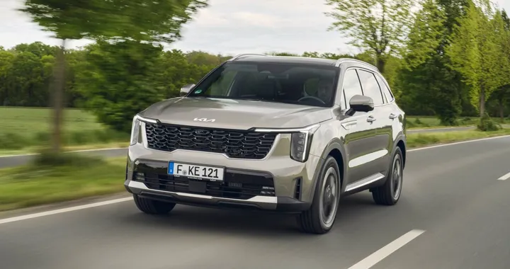 Kia Sorento, debuttano le nuove ibride HEV e PHEV