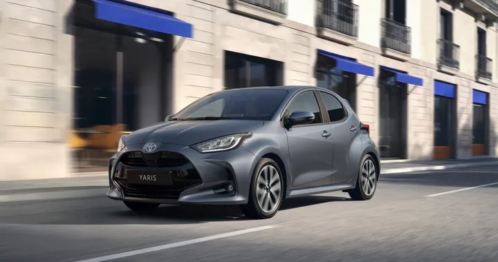 Toyota Yaris, il restyling arriva in Italia: motori ibridi e prezzi