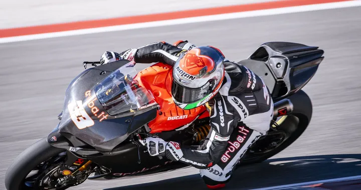 Marco Melandri, primo scatto in pista con la Ducati!