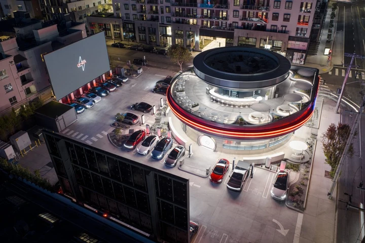 Tesla Diner, il primo ristorante per auto firmato Elon Musk