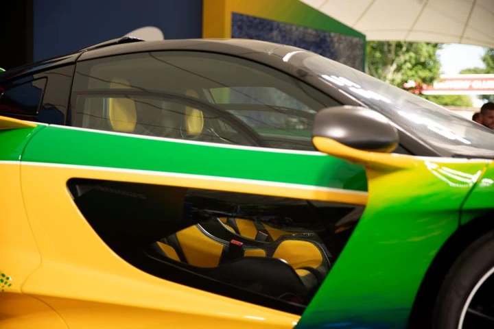 Alcantara e i suoi allestimenti per fuoriserie a Goodwood