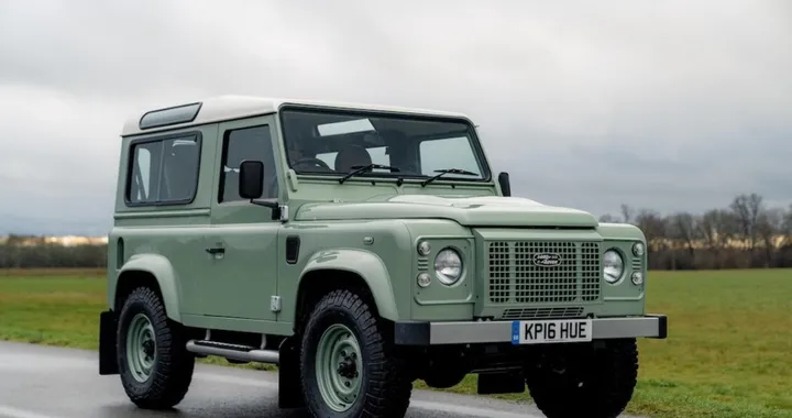 Ultima Defender 90 Heritage Edition: all'asta esemplare quasi nuovo