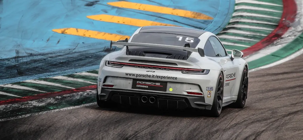 Porsche entra in borsa e le azioni sono già al rialzo