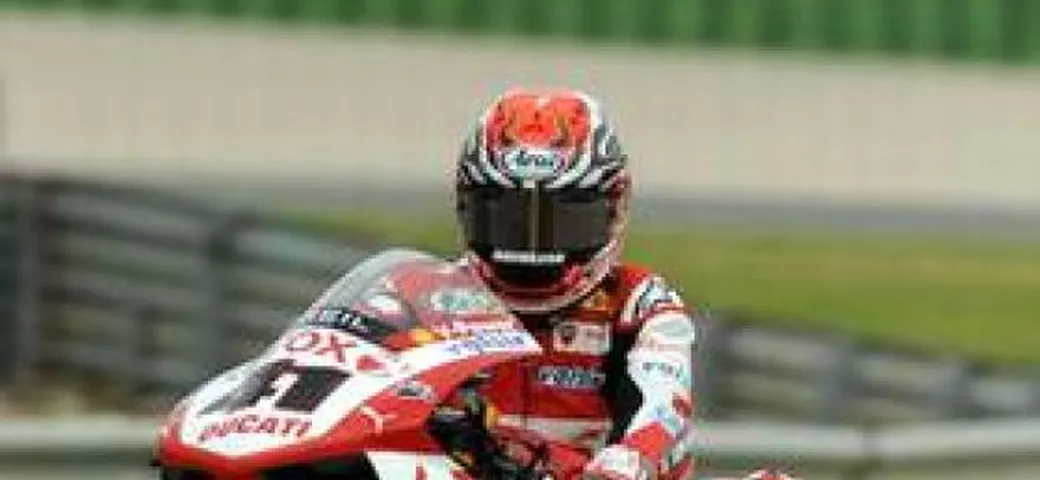 WSBK Valencia gara2: Haga spolvera il trono e fa doppietta. Spies secondo