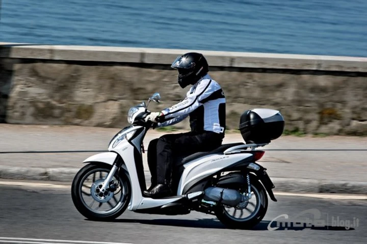 Kymco People One 125i - Il test di Motoblog