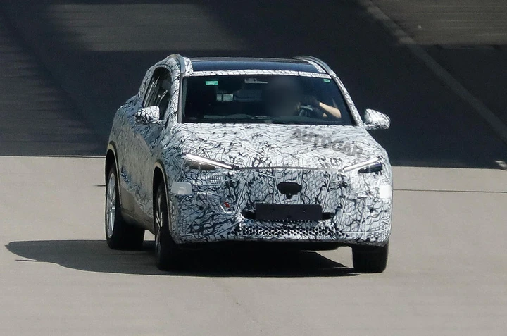 Nuova Mercedes-Benz GLA: sarà più grande, ibrida o elettrica