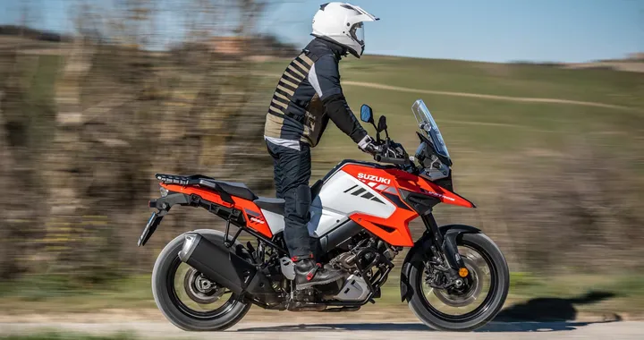 Suzuki V-Strom 1050XT: primo contatto fra i colli senesi
