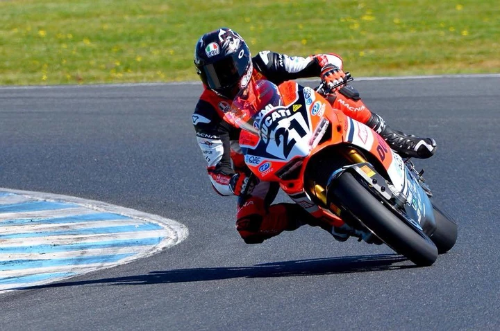 Sbk, a 50 anni Troy Bayliss svetta nei test dell’ASBK. Nel mondiale la “musica” è diversa