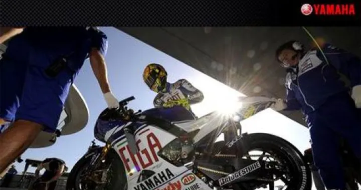Foto del giorno: nuovo famosissimo sponsor per la Yamaha di Valentino Rossi