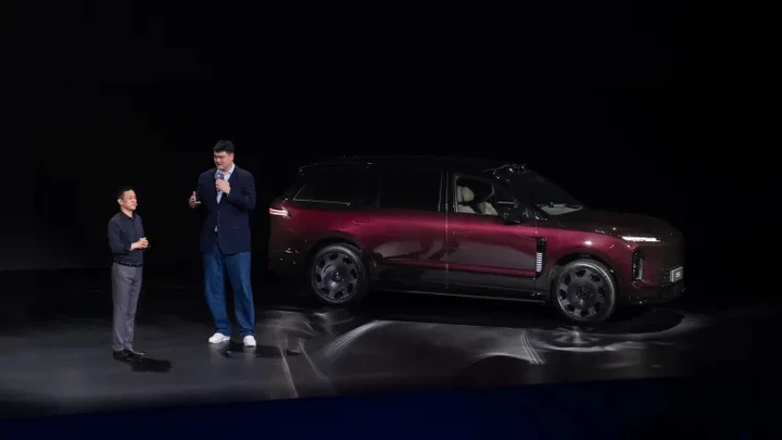 NIO ES9 sfida BMW e Mercedes con un maxi SUV elettrico da 5,3 metri