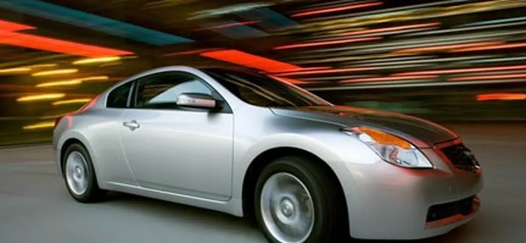 Nissan Altima Coupé: immagini e video