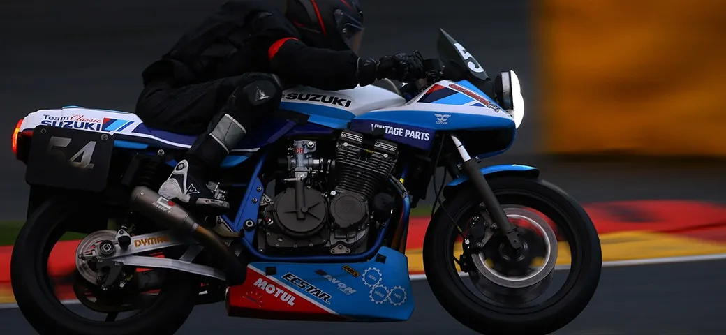 Guy Martin allo Spa Bikers Classic con una Suzuki Katana [Video]