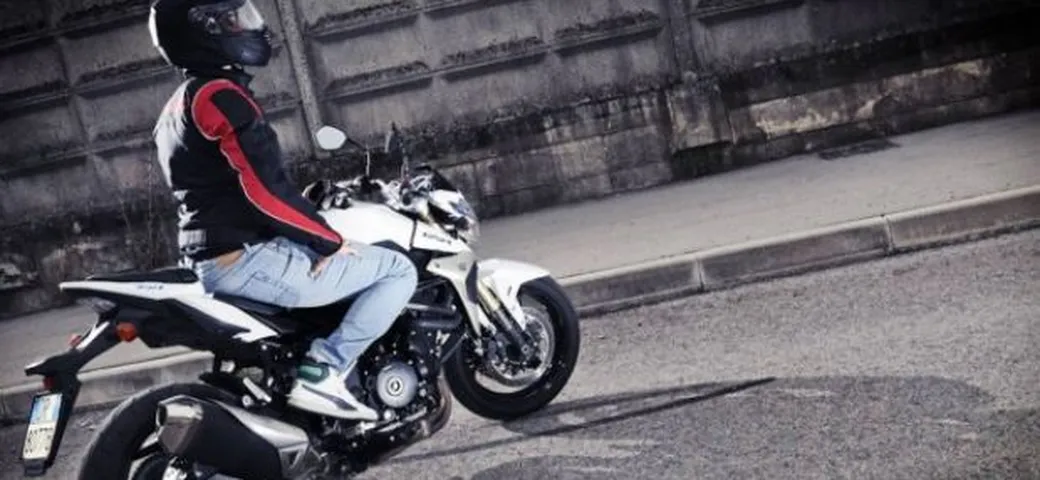 Suzuki GSR750 Full Optional