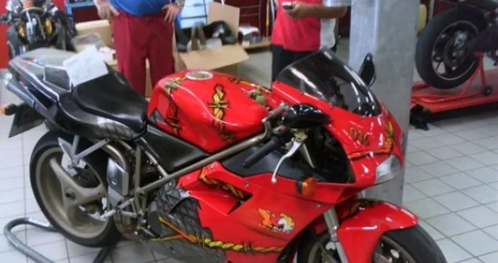 Foto del giorno: Ducati 916 con 100.000 km!