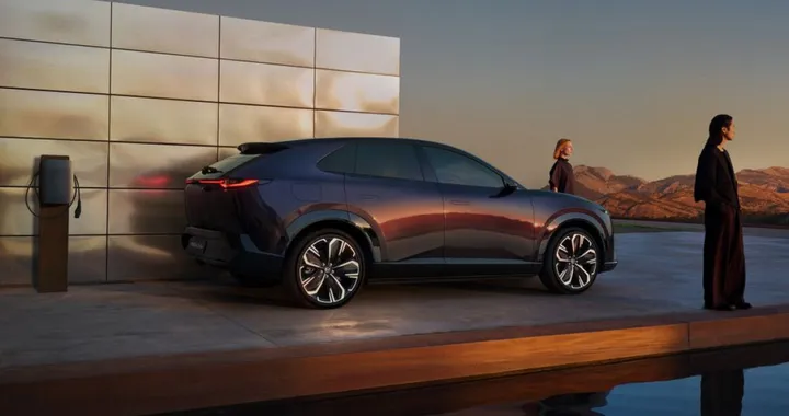 Mazda CX-6e, aperti gli ordini in Italia: a partire da 46.750 euro