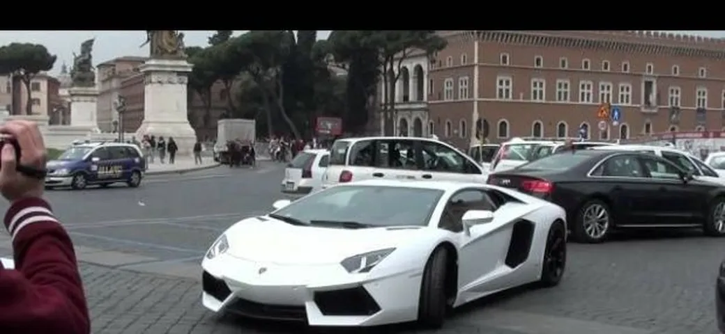 Lamborghini: in video la presentazione della Aventador LP 700-4