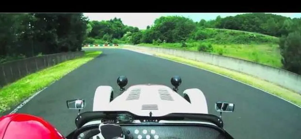 Video Caterham R500 a Charade