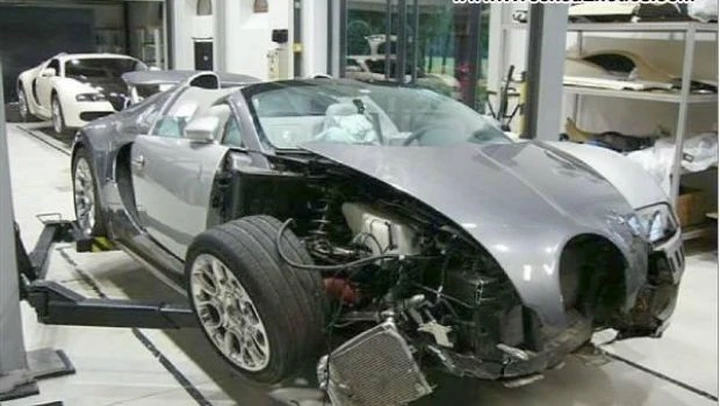 Bugatti Veyron Grand Sport e Lamborghini Aventador distrutte