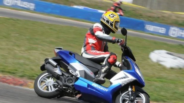 Test Peugeot Speedfight 3 a Ottobiano: divertimento assicurato