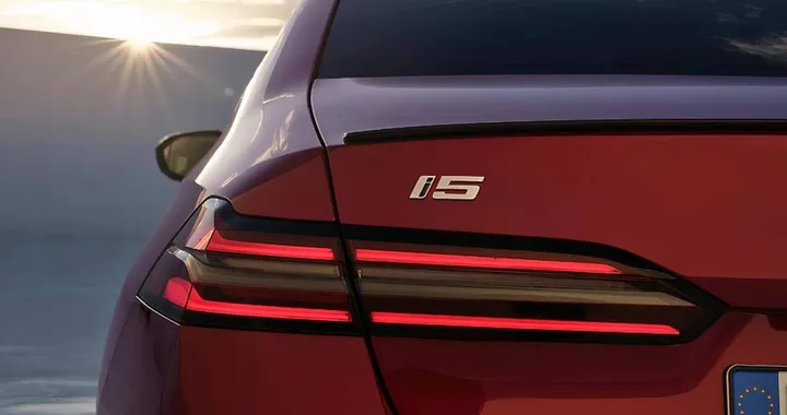 Bmw i5, aggiornamenti tecnologici senza aumento di prezzo: novità