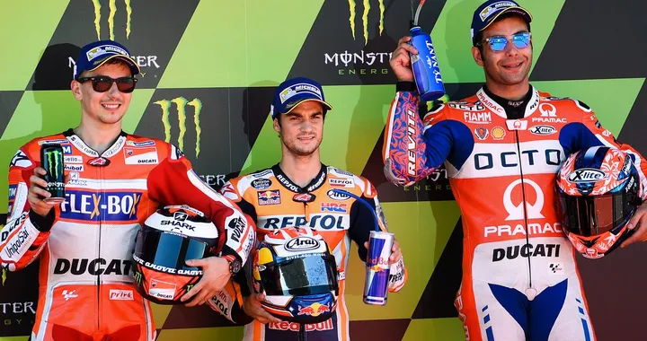 MotoGP Catalunya 2017: pole di Pedrosa su Lorenzo e Petrucci, Rossi 13° [FOTO]