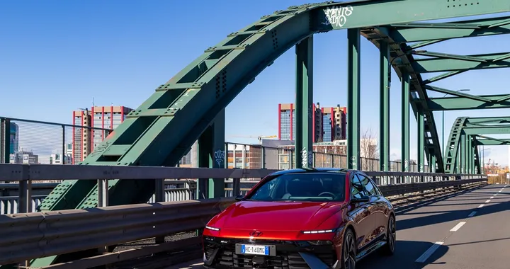 Hyundai apre gli ordini della nuova IONIQ 6 N Line: ammiraglia sportiva