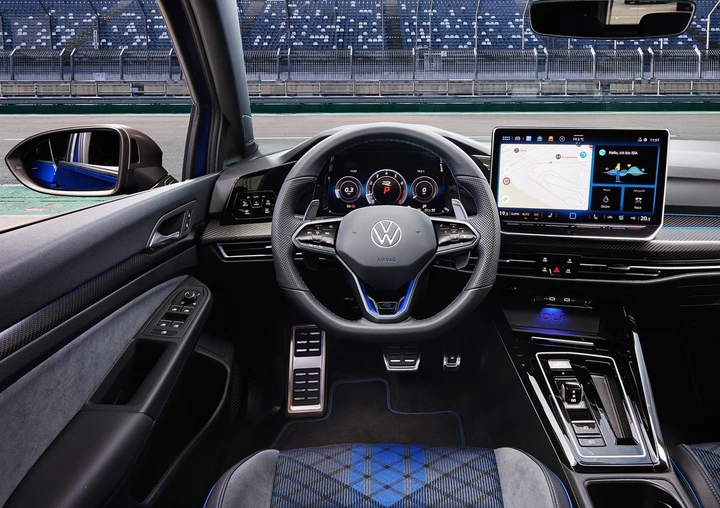 Volkswagen Golf R 2024 interni