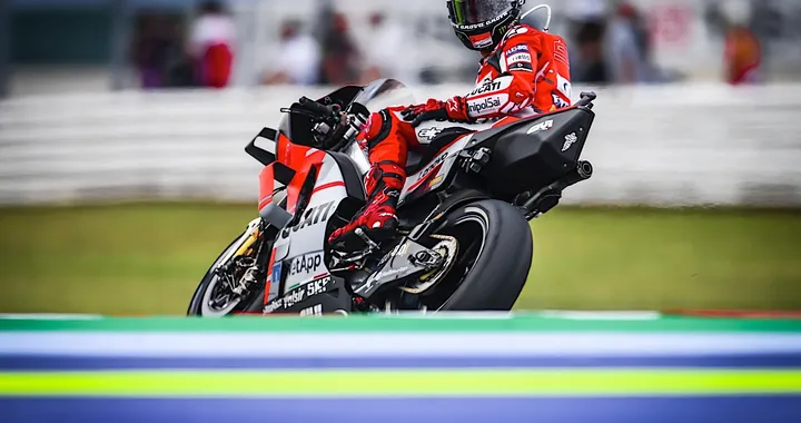 MotoGP, super Jorge: pole e record della pista! Dovi in seconda fila, Rossi in terza