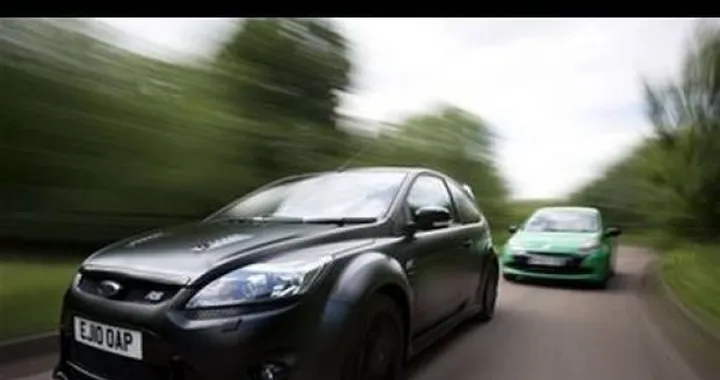 Video: Ford Focus RS500 contro Renault Clio RS Cup