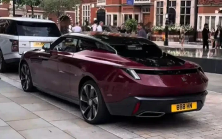 Una Rolls-Royce da 30 milioni, è unica al mondo: sorpresa a Londra