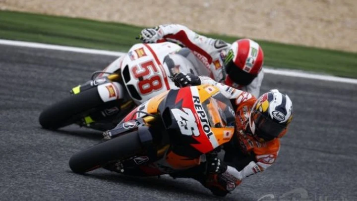 Il team Honda Repsol al lavoro dopo le prove libere all'Estoril