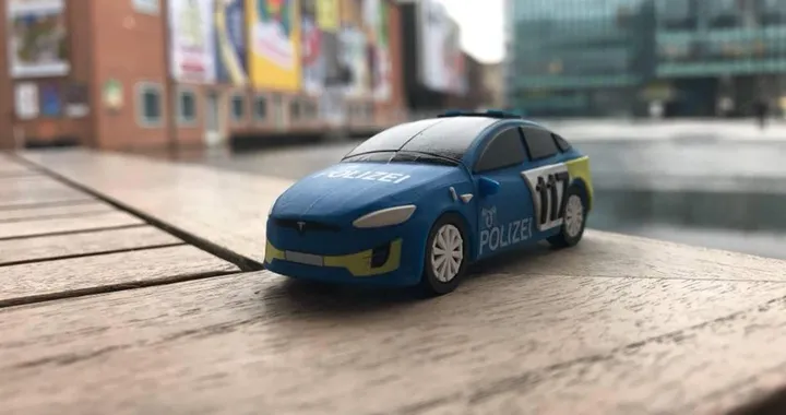 Le Tesla Model X-100D della Polizei sono illegali