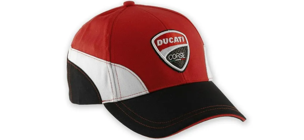 Accessori e moto: 5 capi d'abbigliamento firmati Ducati