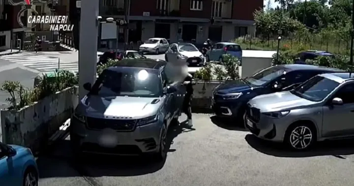 Banda smantellata a Napoli, rubavano con AirTag e localizzatori GPS
