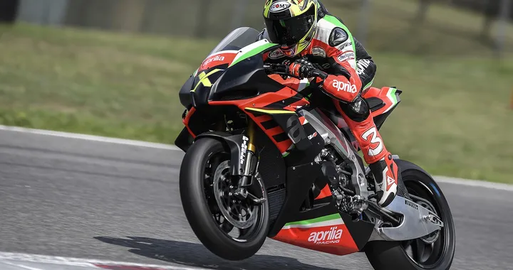 Aprilia, Max Biaggi con la sua RSV4 X al Mugello