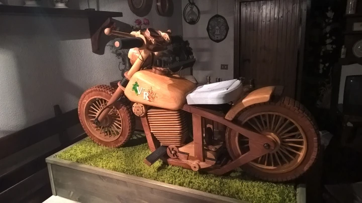 Moto in legno: ecco le opere d'arte di Caretti