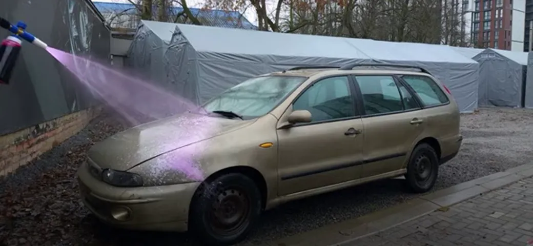 Non veniva lavata da 27 anni, Fiat Marea torna a risplendere: nuova vita [VIDEO]