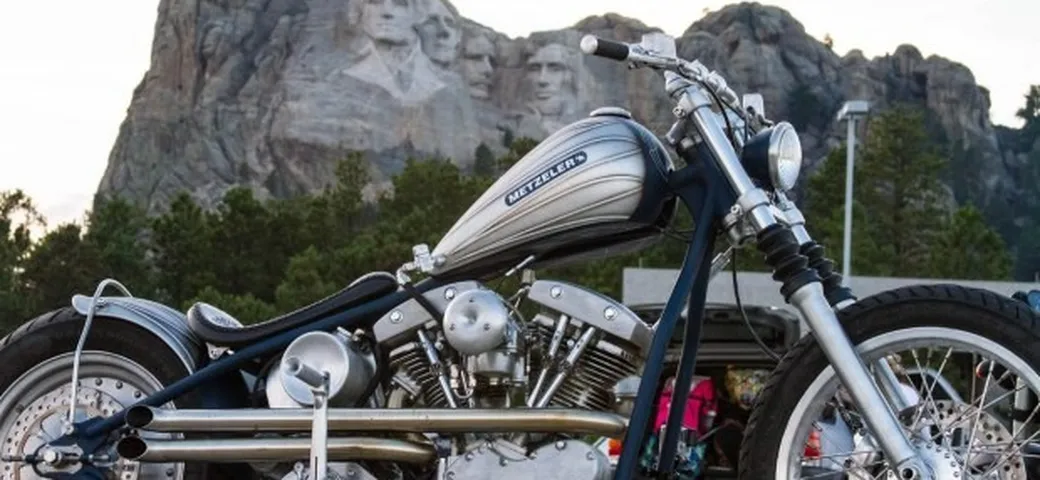 Metzeler a EICMA Custom con Indian Larry Motorcycles