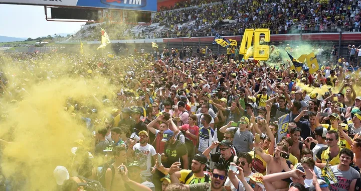 Il "popolo" del Mugello in marcia: solo per Valentino Rossi?