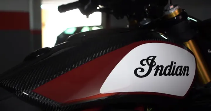 Indian Motorcycle annuncia la nuova FTR Carbon [Video]