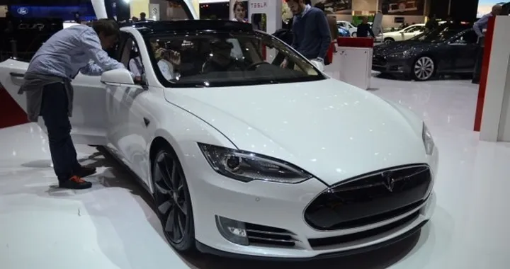 Tesla Model S al Salone di Ginevra 2014 Live