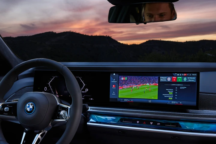 BMW Serie 7: ora è possibile vedere anche le partite di calcio