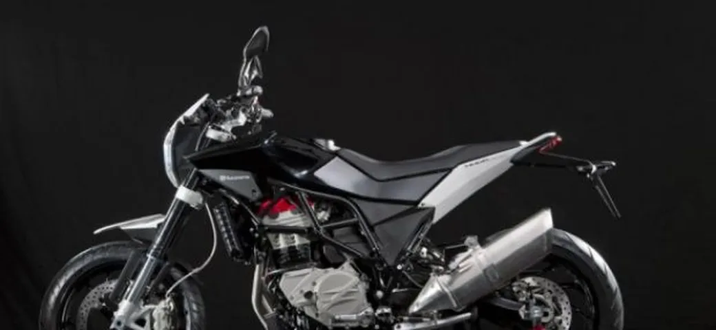 Husqvarna Nuda 900 e Nuda 900R: doppia versione per la nuova naked bicilindrica