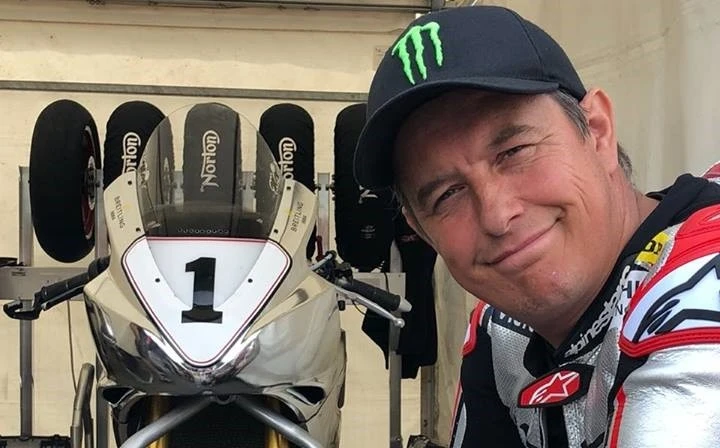 John McGuinness con Norton al Lightweight TT 2019
