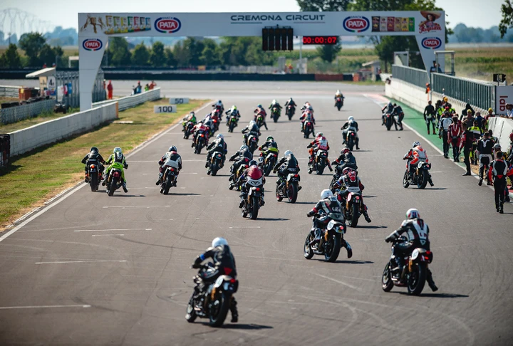 Moto Guzzi al Motor Bike Expo 2023 con il Trofeo Fast Endurance