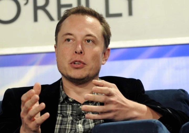 Tesla garantisce 3 mesi di stipendio ai dipendenti che combattono in Ucraina