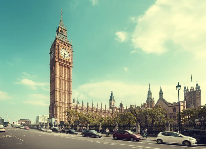Guidare in UK: i consigli e come si guida a sinistra in Inghilterra