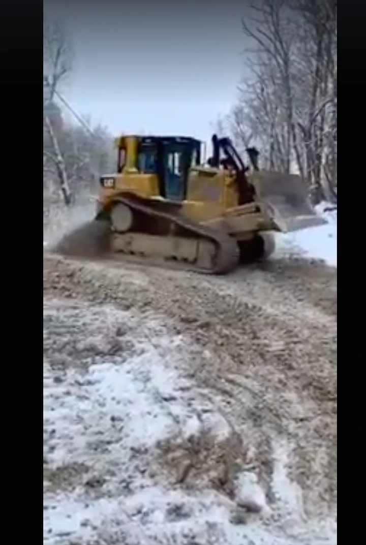 Video curiosi: bulldozer che fa drifting [Video]