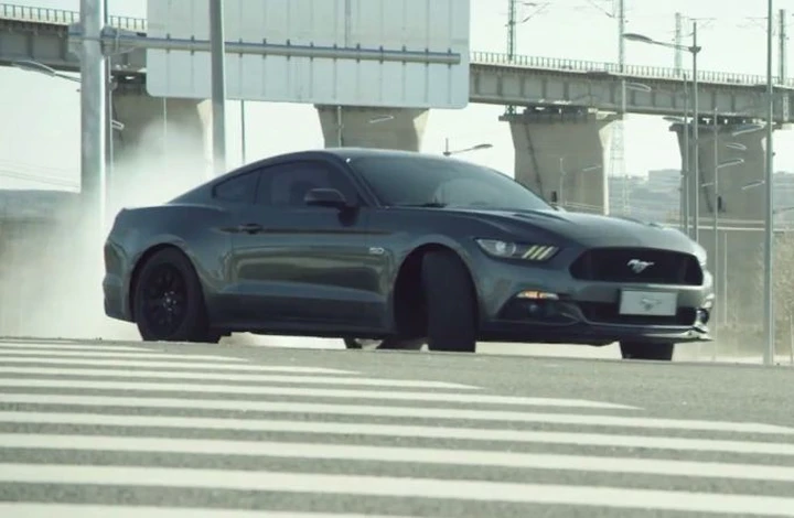 Ford Mustang: in drift con Vaughn Gittin Jr. [Video]
